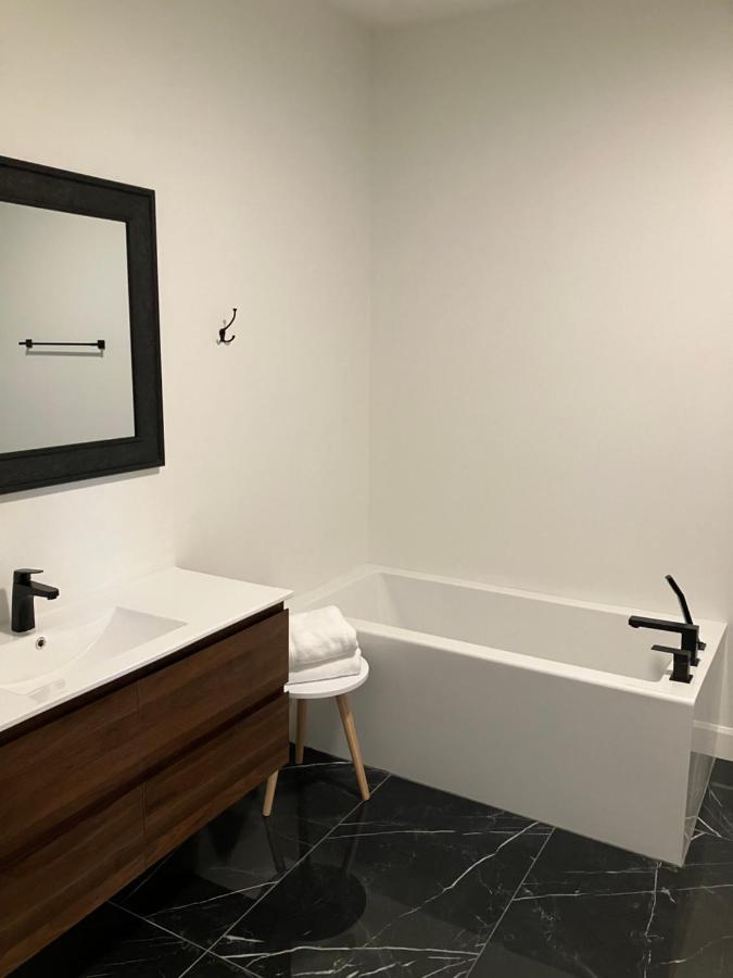 Yin Et Yang Apartment Sainte-Anne-de-Beaupre Bagian luar foto