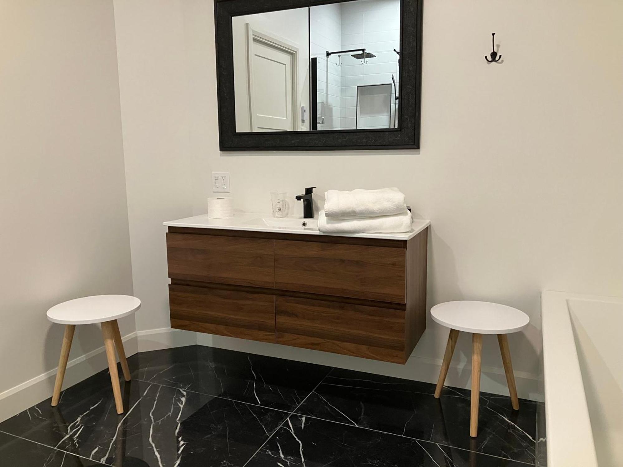 Yin Et Yang Apartment Sainte-Anne-de-Beaupre Bagian luar foto